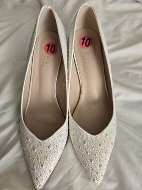 Nicole Miller, Ivory Pumps, Size 10